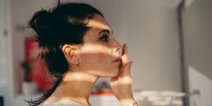 Bedenin İşaretleri: Çatlak, Uçuk, Sivilce, Kepek Neyin Belirtisi? İşte Vücuttaki Sinyallerin Anlamı