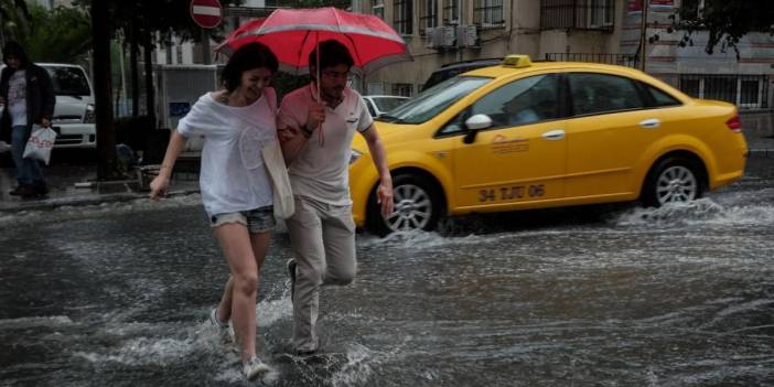 Kuvvetli Sağanak Geliyor! Meteorolojiden alarm Üzerine Alarm... İşte Kabusu Yaşayacak İller...