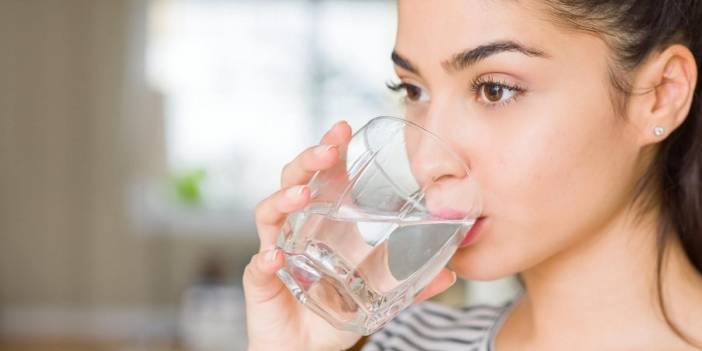 Suyu Sakın Bu Şekilde İçmeyin! İnanılmaz Zararları Var... Öğrendiğiniz An Suyu Böyle İçmekten Vazgeçeceksiniz...