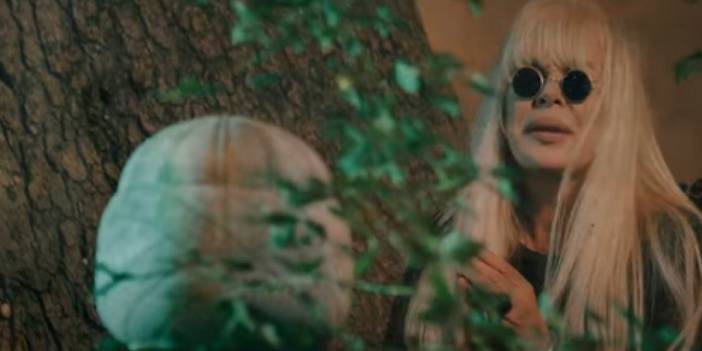 Müziği bıraktığını Söylemişti! Cemevi'nde Klip Çekti... Ünlü Sanatçının Klibi sosyal Medyada Gündem Oldu