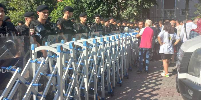 Bin 500 polisle abluka: Tozkoparan'da yıkım başladı