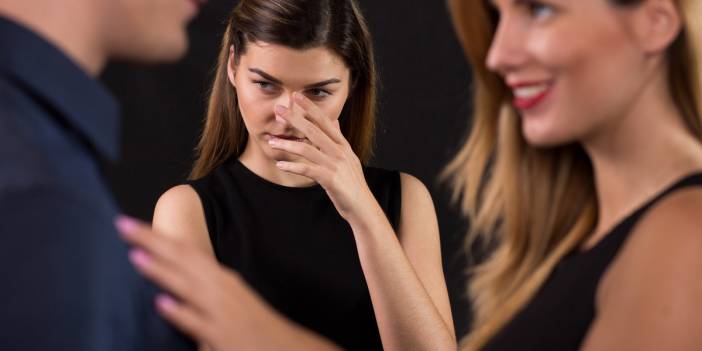 Zodyakın yeşil gözlü canavarlarından uzak durun! İşte en kıskanç burçlar ve neleri kıskandıkları...