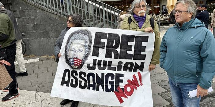 Assange'ın ABD'ye iade edilmemesi için protesto düzenlendi