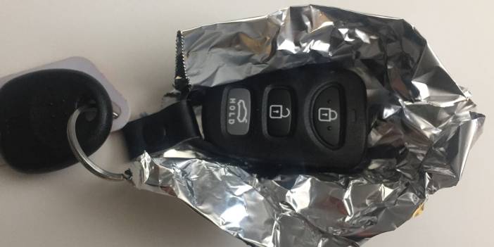 Arabanızın anahtarını alüminyum folyoya sarın! Çünkü hayatınızı ve arabanızı kurtaracak