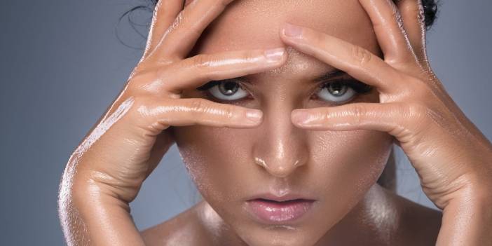 Bunları yapın sonsuza kadar yağlı ciltten kurtulun! Yağlı ciltler için bakım önerileri...