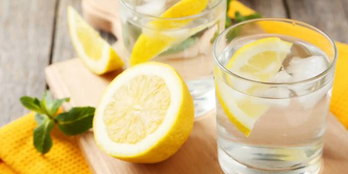 İhmal etmeyin hayatınız rahatlayacak! Limon suyunun sizi kurtaracağı 13 tehlikeli sorun...