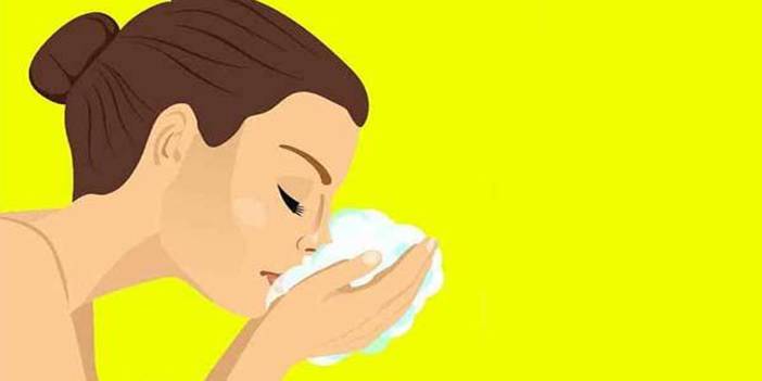 Bunları öğrenin ve bir daha yapmayın... Çoğu insanın yüzünü yıkarken yaptığı 4 hata!