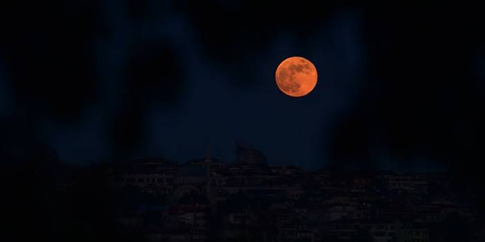 What makes the November 8 lunar eclipse unique?
