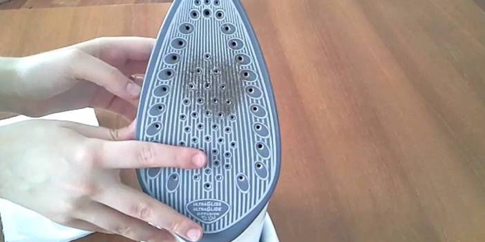 Tabanı yanmış ütü en hızlı ve kolay nasıl temizlenir? İşte ütü temizlemenin yeşil yolu...