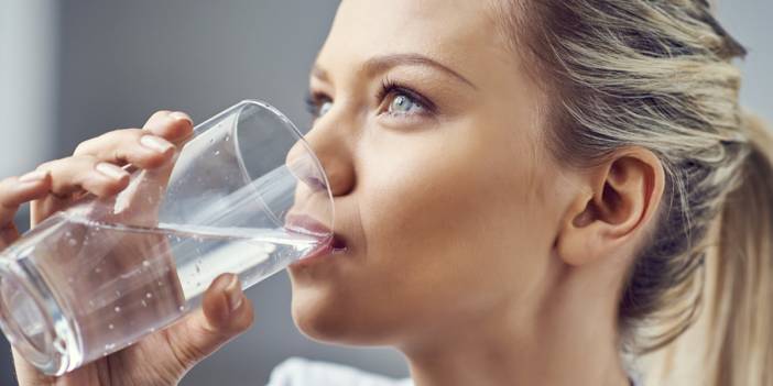 Karbonatlı su içmek sağlıklı mı? Uzmanlar son zamanların modası konusunda net konuştu...