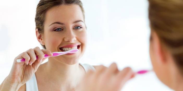 Dişlerinizi fırçalarken yaptığınız en sık hatalar