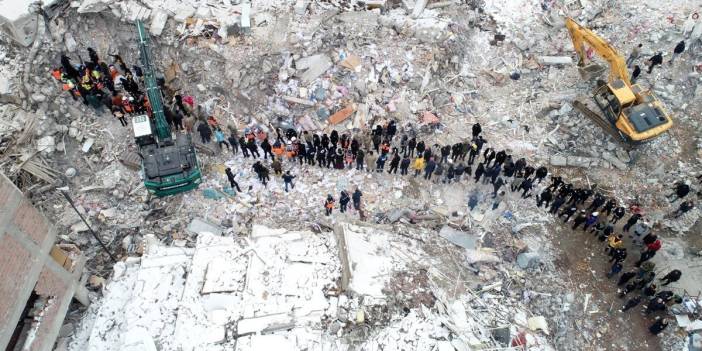 Deprem uzmanından korkutan açıklama: Göçük altında 184 bin kişi var