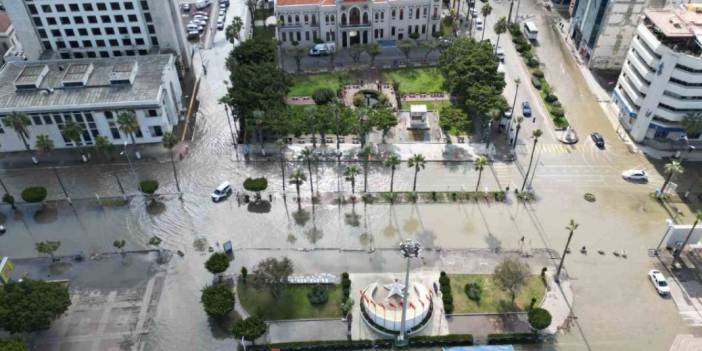 Deprem sonrası İskenderun'da korkutan görüntü: Sokaklar boşaltıldı