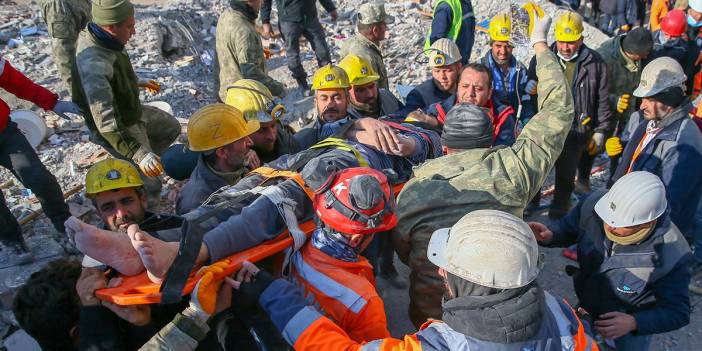 Umut hâlâ var! 17 gün sonra enkazdan kurtarılan kadın anlattı: Kimse beni duymadı!