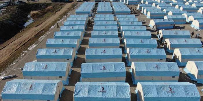 Depremzedelerin hayata tutunduğu çadır kentler için kritik uyarılar