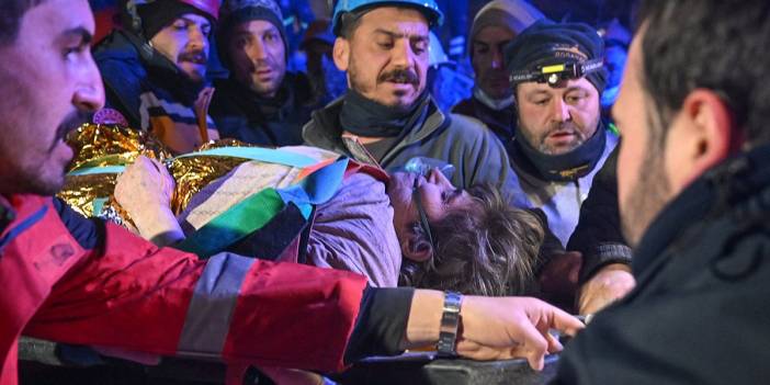 212'nci saatte bir umut daha: 77 yaşındaki Fatma Güngör kurtarıldı