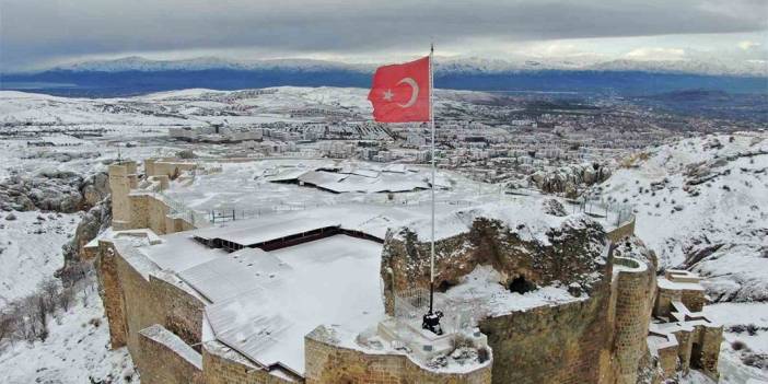 Binlerce deprem gördü ama tarihi mahallede tek bir taş bile kımıldamadı