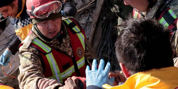 13. günde mucize kurtuluş: 296. saatte Hatay'da 3 kişi daha sağ kurtarıldı