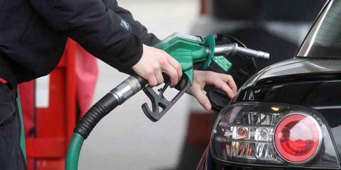 Akaryakıt fiyatı yeniden düşüşe geçti! Araç sahipleri bayram edecek, güncel benzin ve motorin fiyatları...