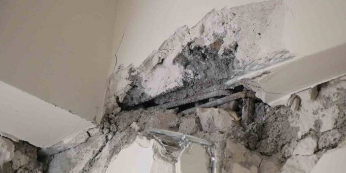 Deprem sonrası derin çatlaklar oluşan binayla ilgili korkutan iddia: 'Az hasarlı' raporu verildi