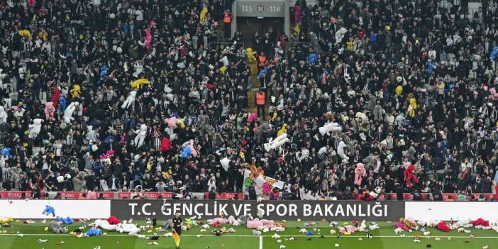 Beşiktaş-Antalyaspor maçında 'Hükümet istifa' sloganları atıldı