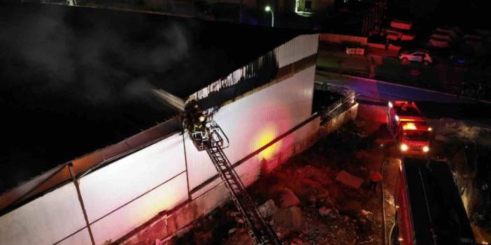 Burdur’da tarım makinesi üreten fabrikada yangın