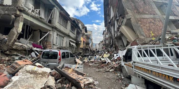 İzmir'de sanatçılardan deprem dayanışması için konser