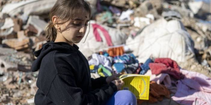 Depremde ailesini kaybeden öğrencilere burs verilecek