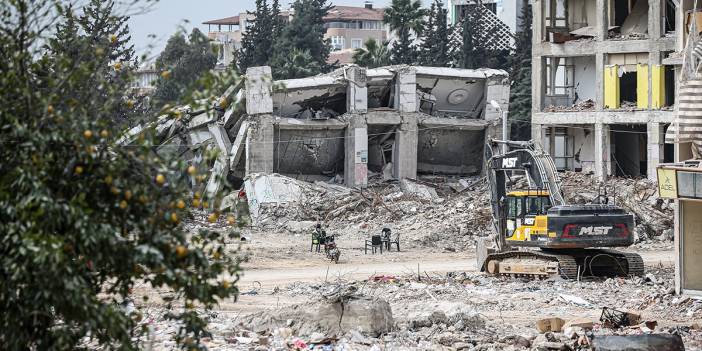 Taş üstünde taş kalmayan Antakya'da tehlike geçmemiş: Daha büyük bir deprem yaşanabilir