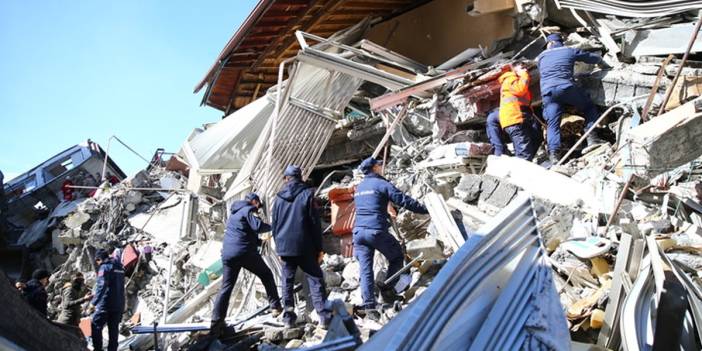 Bilim Kurulu üyesinden deprem enkazı uyarısı: Radyoaktif atıklar dahi ortaya çıkabilir