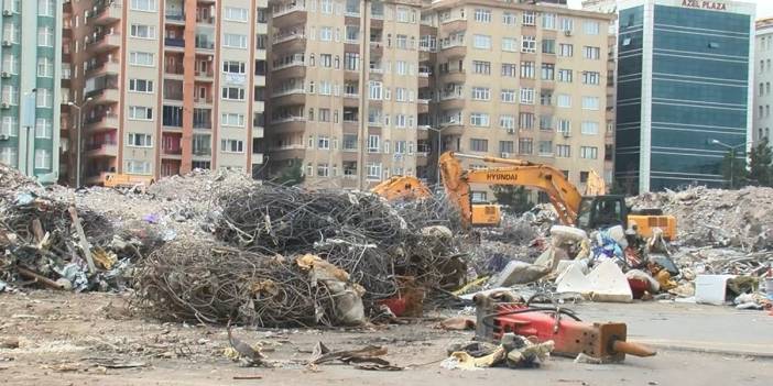 Depremde yıkılan Galeria Sitesi'ne ilişkin tutuklanan 7 kişiye tahliye