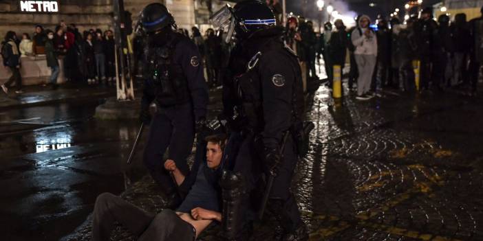 Emeklilik reformuna karşı protestolar sürerken… Paris’in bazı bölgelerinde toplanma yasağı