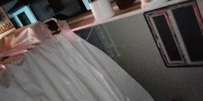 'Bina yıkılıyor sandık' Malatya'da sağanak sonrası konteynerin tavanı çöktü