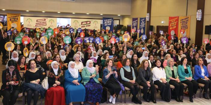 Yeşil Sol Parti Kadın Meclisi, seçim bildirgesini açıkladı: 'İktidarı ve afet politikalarını kadınlarla değiştireceğiz'