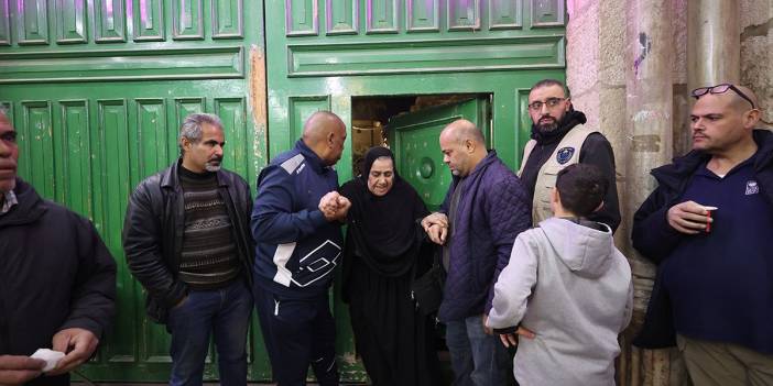 İsrail güçleri Mescid-i Aksa'ya baskın düzenledi