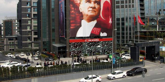 İstanbul Valiliği'nden açıklama: CHP binasına da 'havaya açılan ateş' isabet etmiş