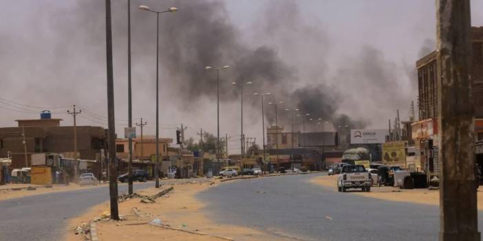 Sudan'da ABD diplomatik konvoyuna saldırı