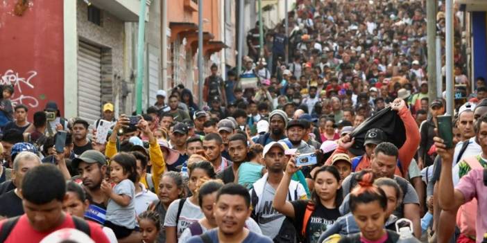 Meksika'da binlerce göçmen yürüyüşe geçti: Bize de herkes gibi davranılsın