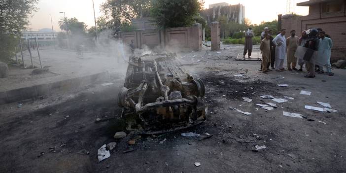 Pakistan'da 'İmran Han' ateşi büyüyor: 9 ölü, 300'e yakın yaralı