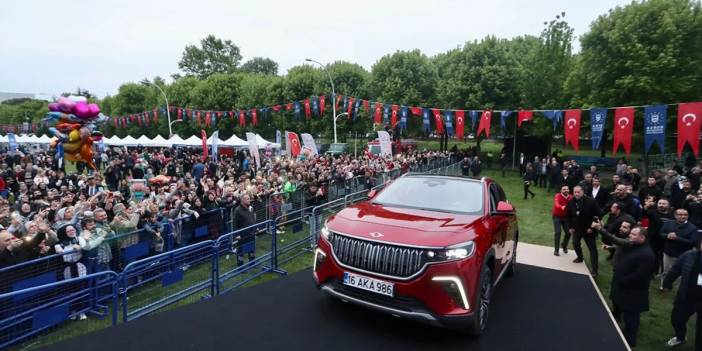 Ünlü şarkıcı konsere Togg ile geldi! Sahneye çıkışı gündem oldu: Seyirciler şaştı kaldı