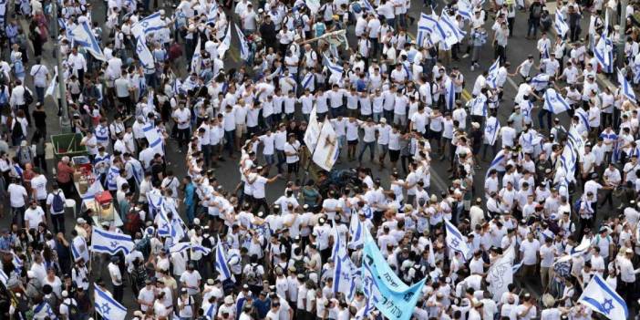 Fanatik Yahudilere tepki yağıyor! Kudüs’te provokatif bayrak yürüyüşü