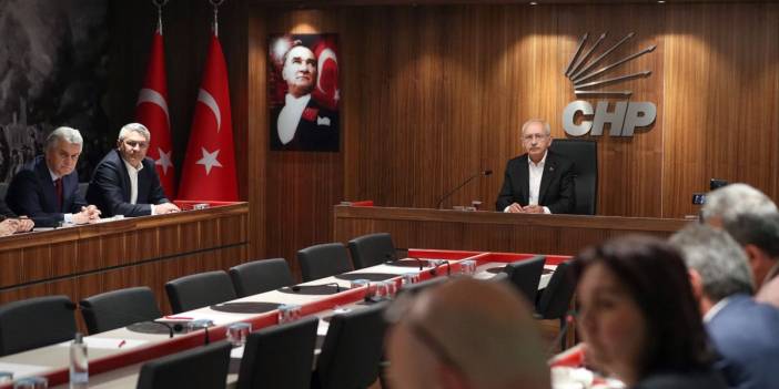 Kritik toplantı sona erdi: CHP MYK üyeleri istifa etti