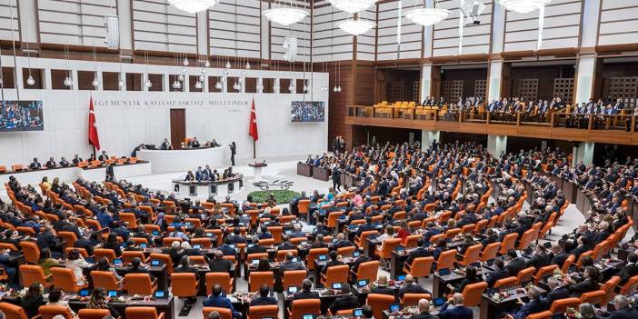 Milletvekili seçilen eski bakanlar Meclis'te yemin etti