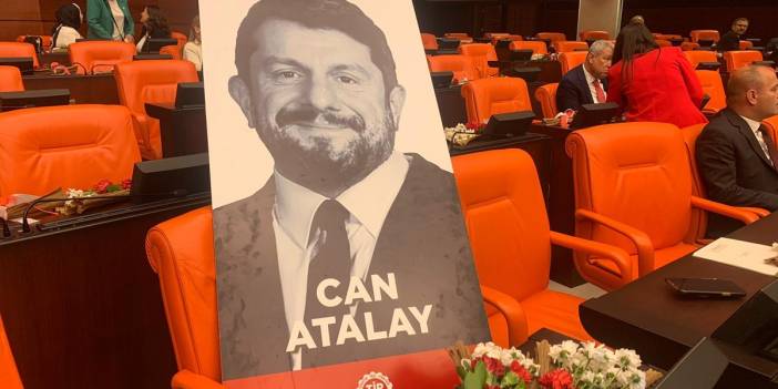 Avukatlardan adliye önünde açıklama: Can Atalay'ın esir tutulmasına izin vermeyeceğiz
