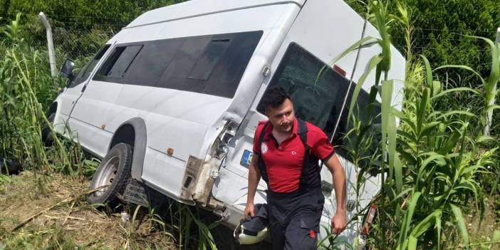 İki servis kafa kafaya çarpıştı: 2 yaralı