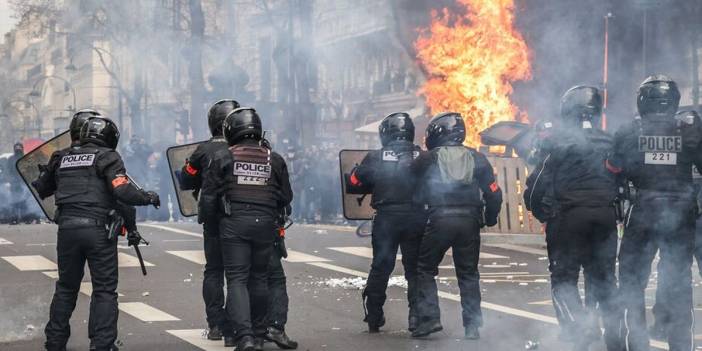 Fransa polis cinayetine karşı ayakta: Çatışmalar sürüyor, yüz elliden fazla gözaltı