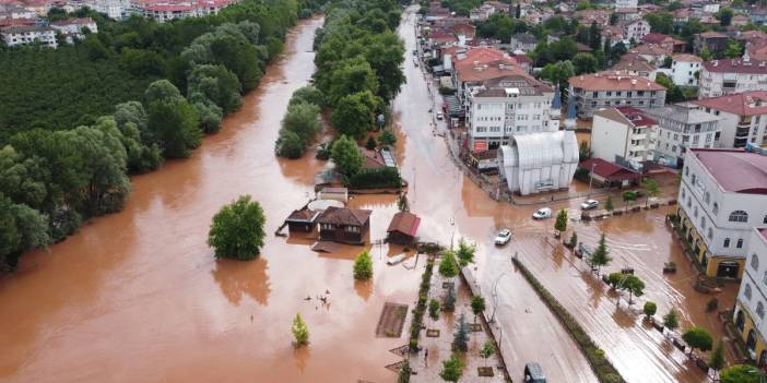 Bakan uyardı! Şiddetli yağış sürecek: 4 ilde bu geceye dikkat
