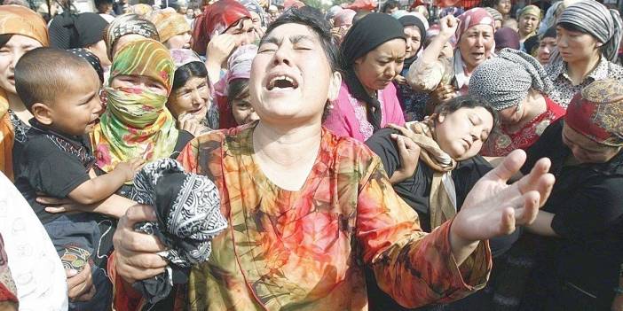 Pekin Uygurları aileleriyle tehdit edip bilgi toplamalarını istiyor: Zoraki casusun ardında Çin gölgesi