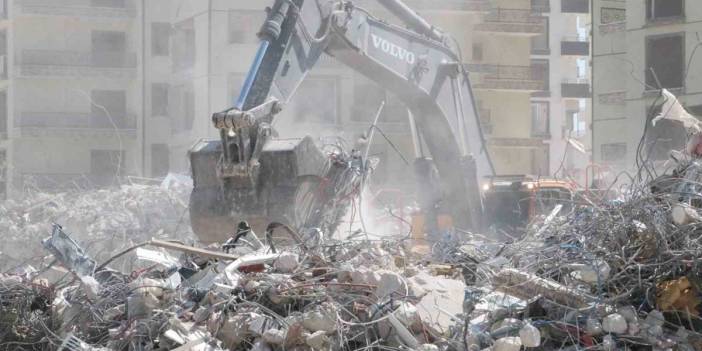 Yüzlerce kişiye mezar olmuştu: Rönesans'ın son bloğu da yıkıldı