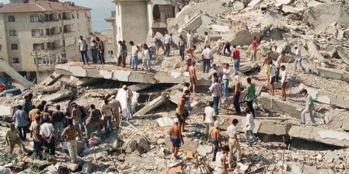 17 Ağustos depreminde hayatını kaybedenler anıldı: Acısı hala taze